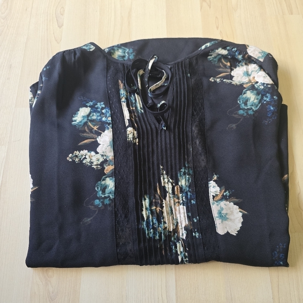 White House Black Market Blouse Black Green Floral Lace Inserts XS